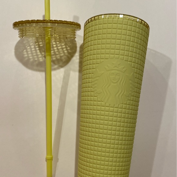 NWT Starbucks 24oz Screw Lid Straw Cold Cup YellowGreen Studded Grid Tumbler - Picture 2 of 10